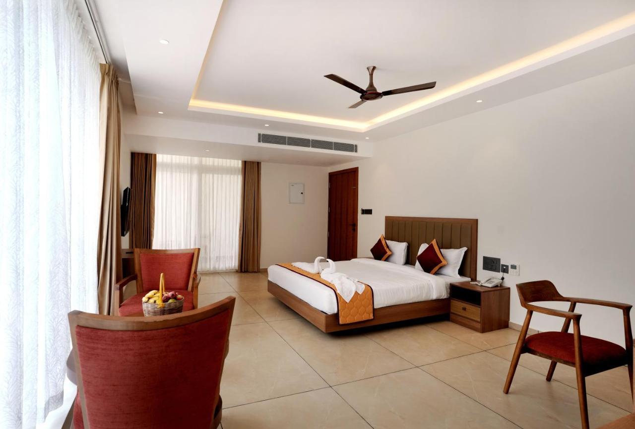 Bluemist Resorts Athirappilly Buitenkant foto