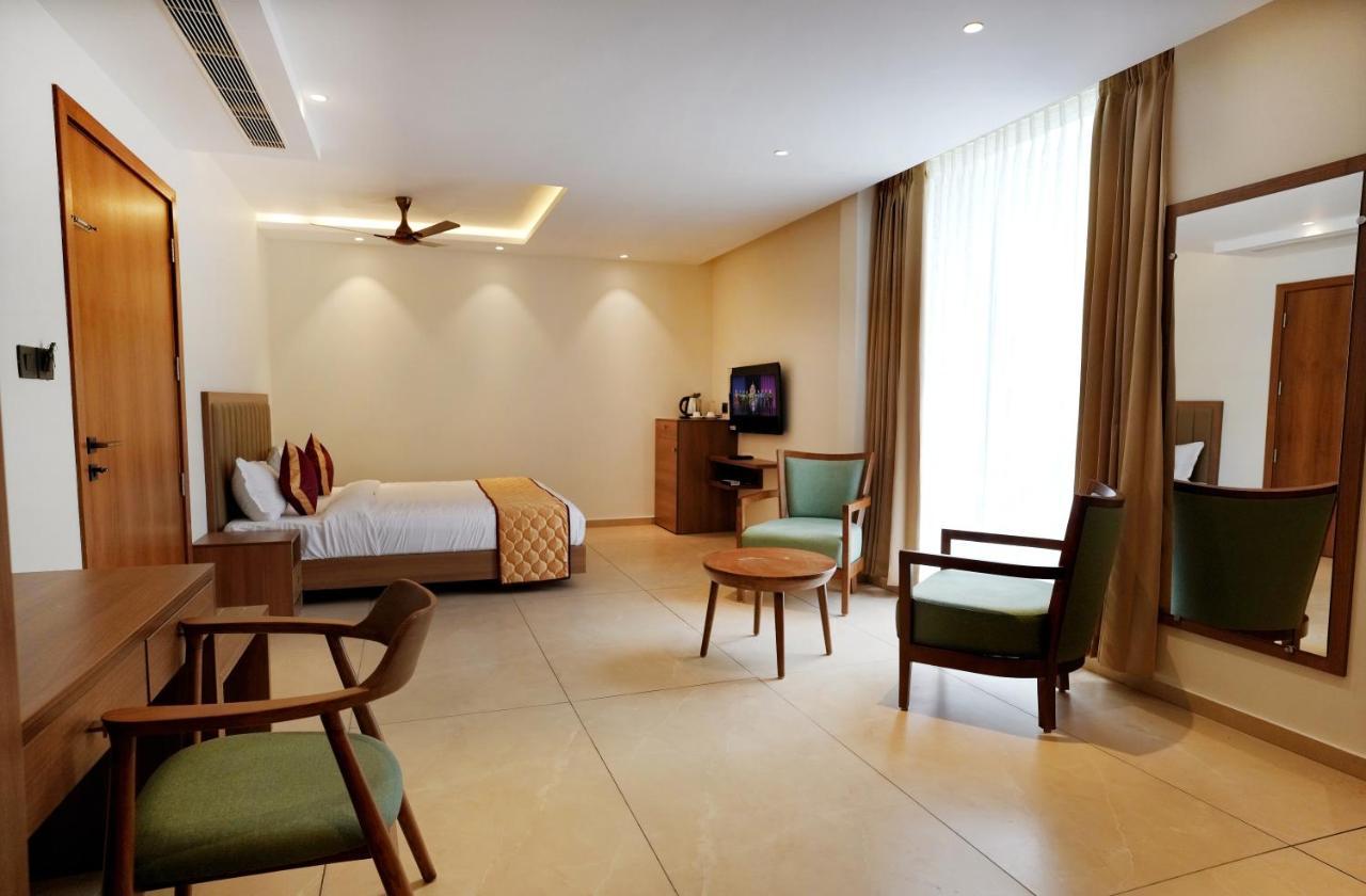 Bluemist Resorts Athirappilly Buitenkant foto