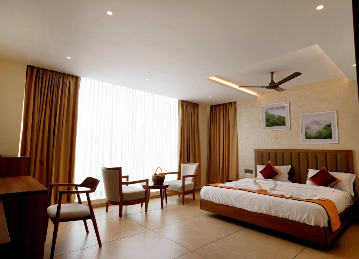Bluemist Resorts Athirappilly Buitenkant foto
