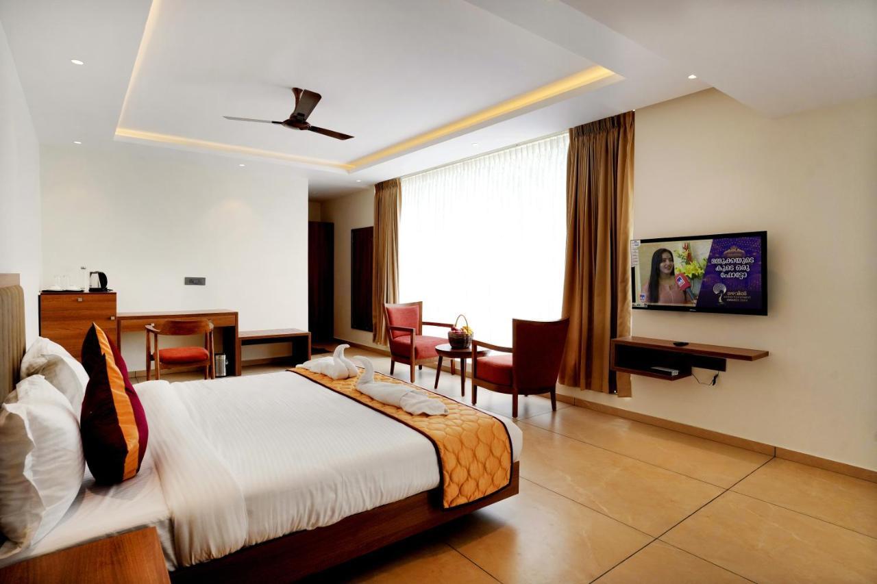Bluemist Resorts Athirappilly Buitenkant foto