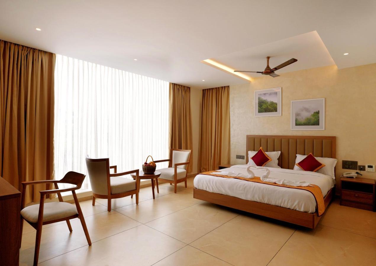Bluemist Resorts Athirappilly Buitenkant foto